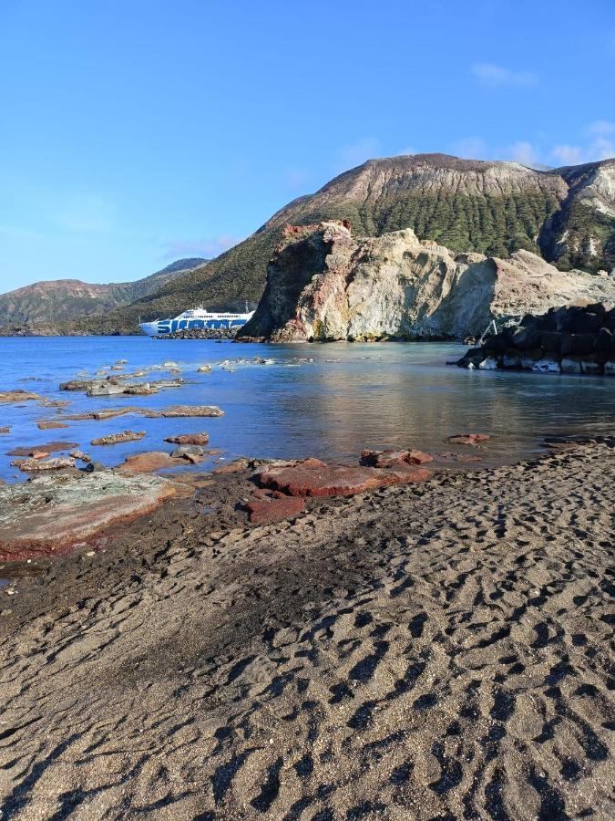 Menichetta 4 Posti Bilo Con Piscina Gratuita Dall' 11 Luglio Al 31 Agosto Vulcano  Exteriör bild